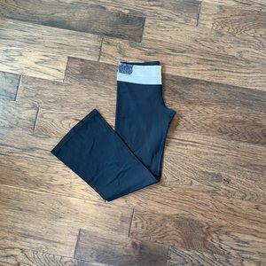 Size 10 Black Reversible Lululemon Groove Pant
